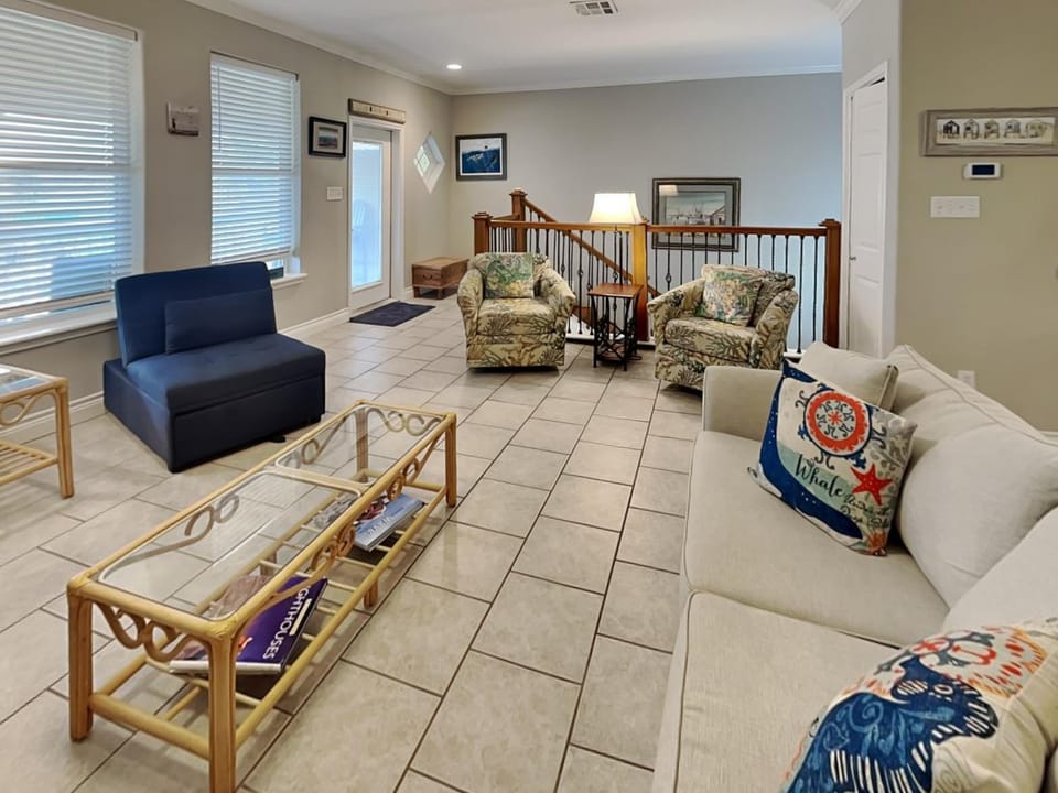 Living room, Seating area, furniture, air conditioner