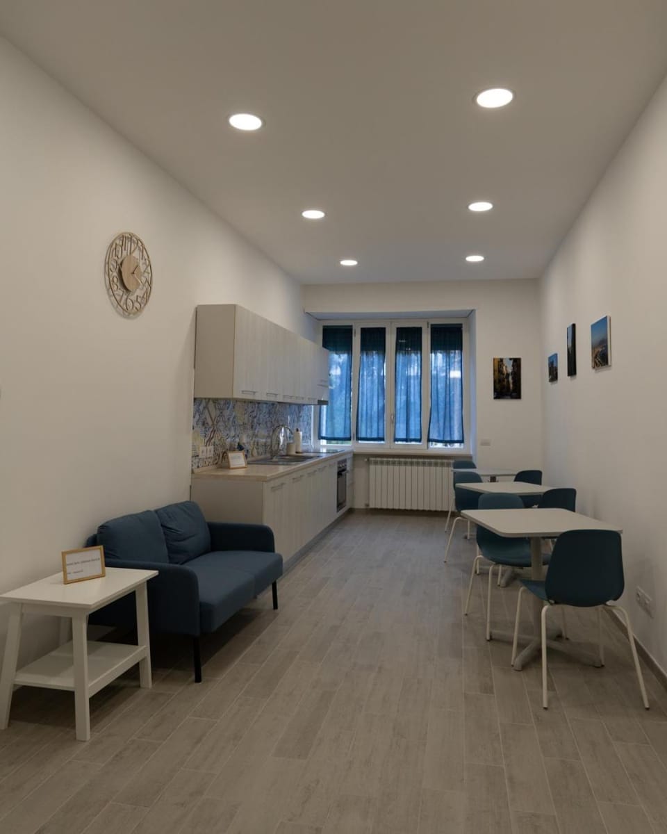 Kitchen or kitchenette, Kitchen or kitchenette, Living room