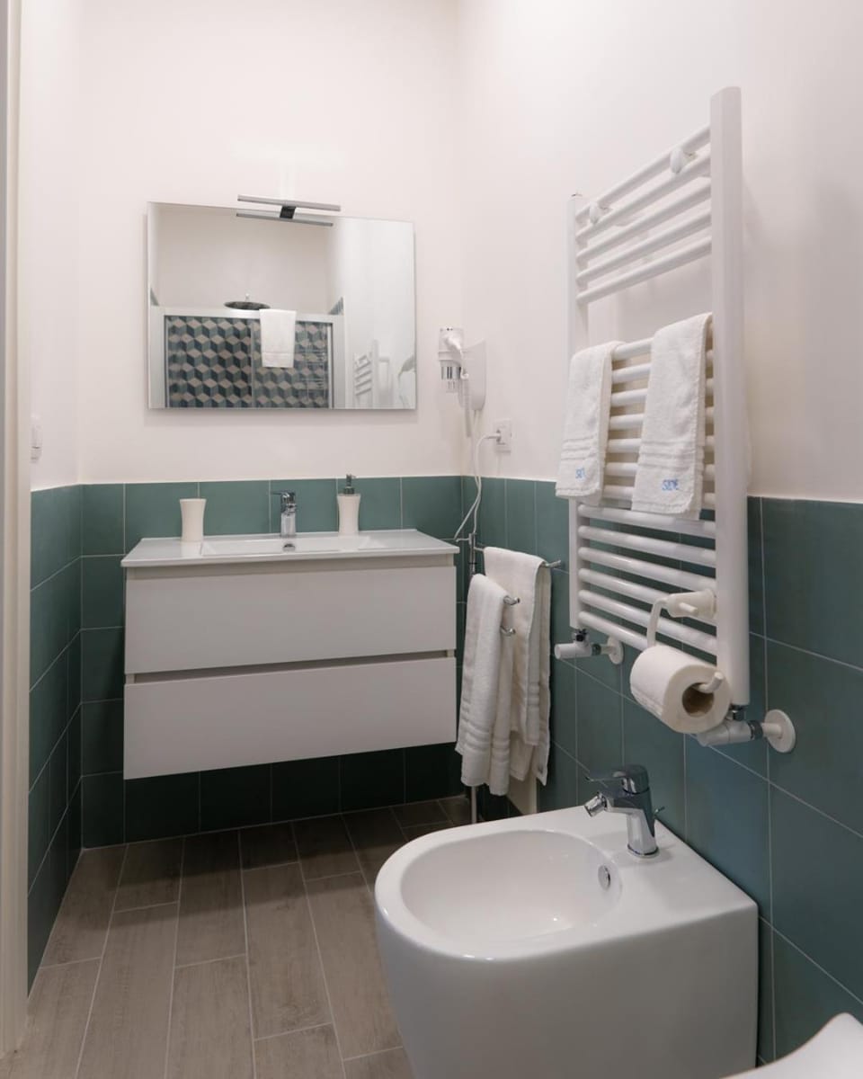 Toilet, Bathroom, towels