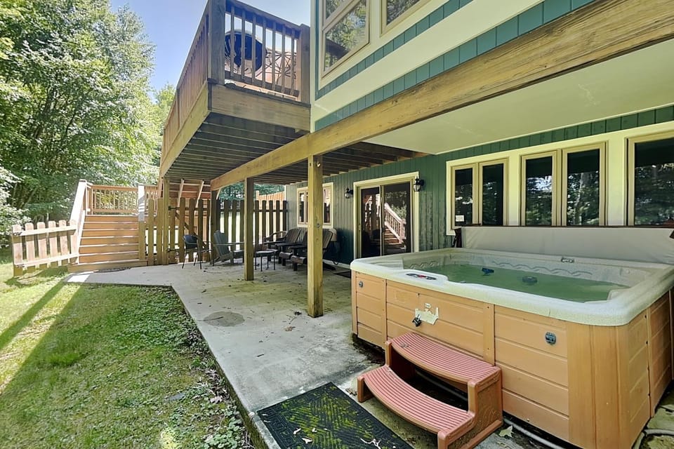 Property building, Garden, Hot Tub, Balcony/Terrace, Seating area, Garden view