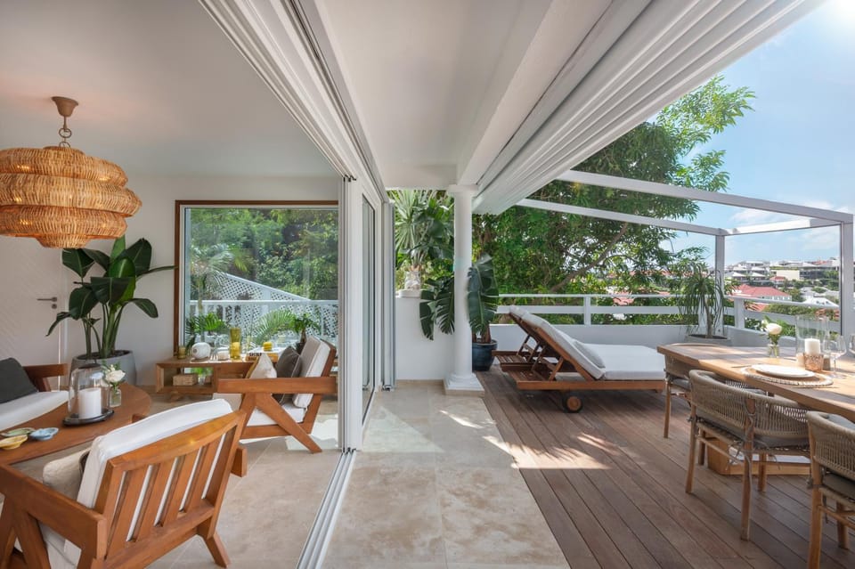 Patio, Living room
