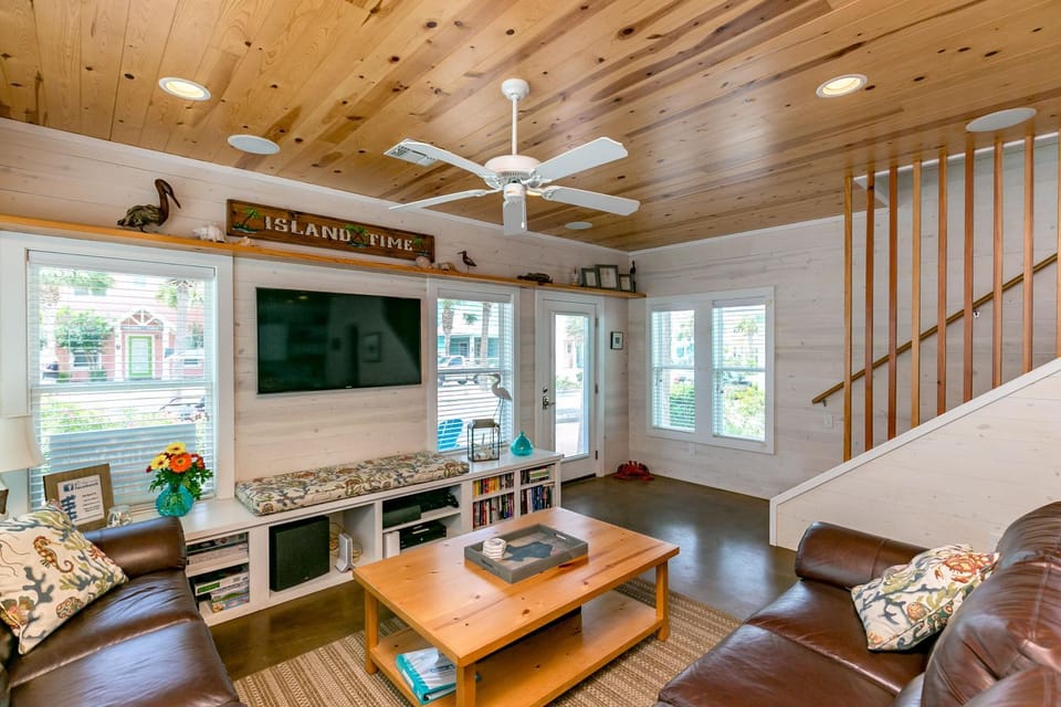 TV and multimedia, Living room, Seating area, furniture