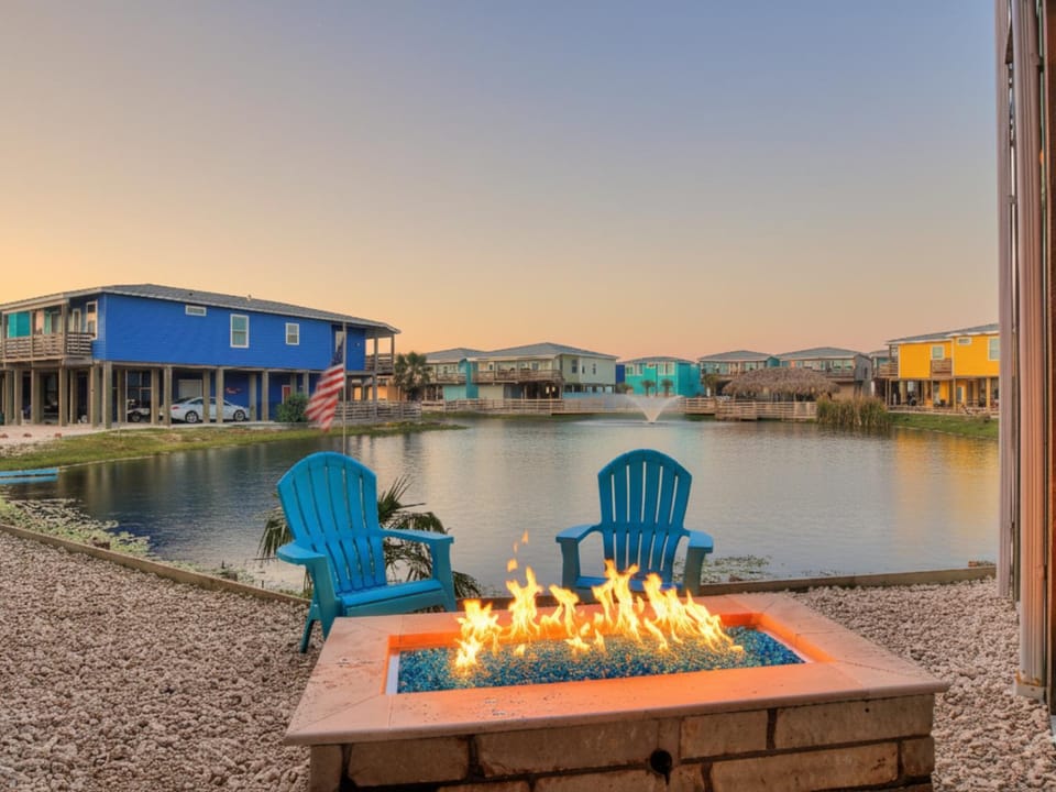 Patio, Natural landscape, View (from property/room), Seating area, River view, fireplace