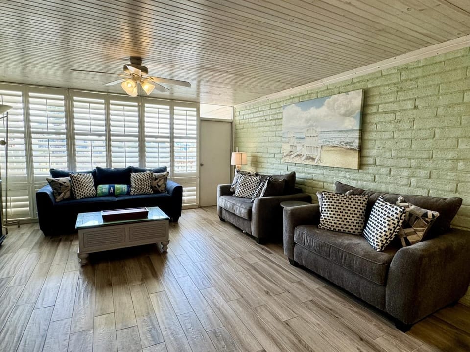 Living room, Seating area, furniture