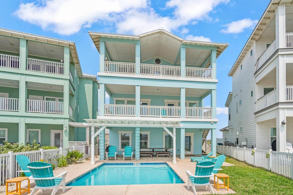 Property building, Patio, Garden, Balcony/Terrace, Seating area, Swimming pool, furniture