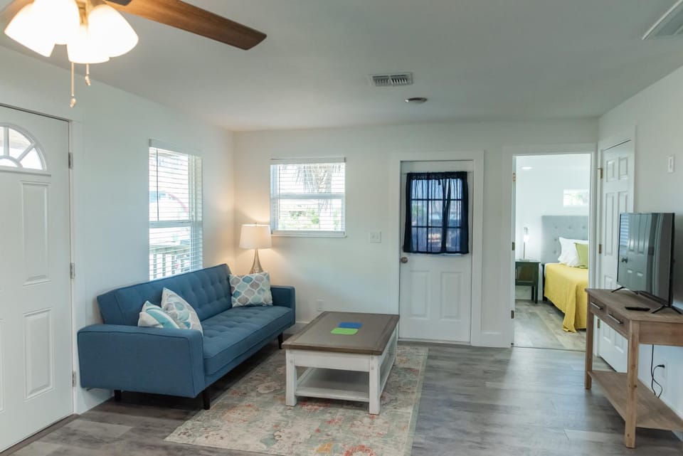 Bed, TV and multimedia, Living room, Bedroom, furniture