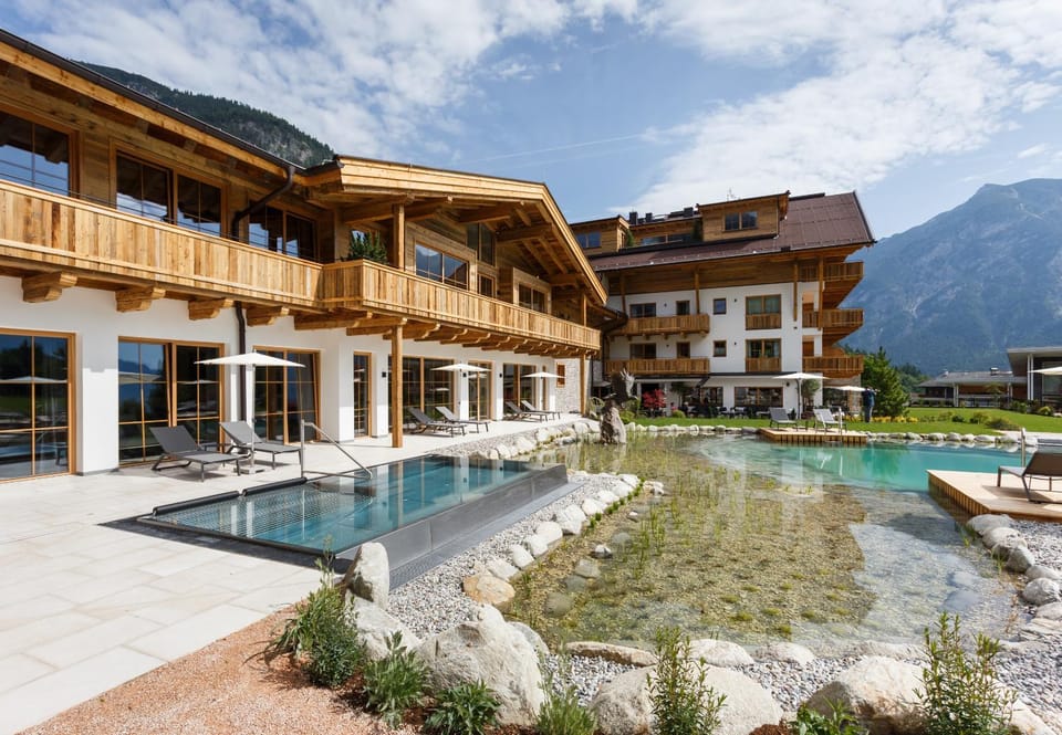 Hot Tub, Lake view, Mountain view, Swimming pool