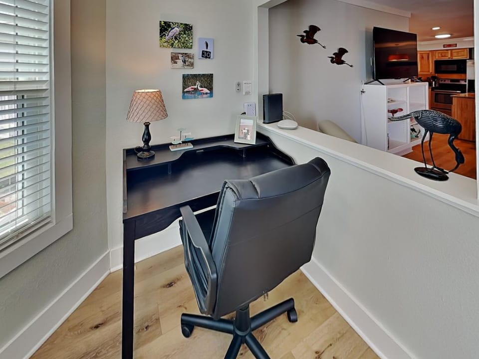 TV and multimedia, Kitchen or kitchenette, Seating area, furniture