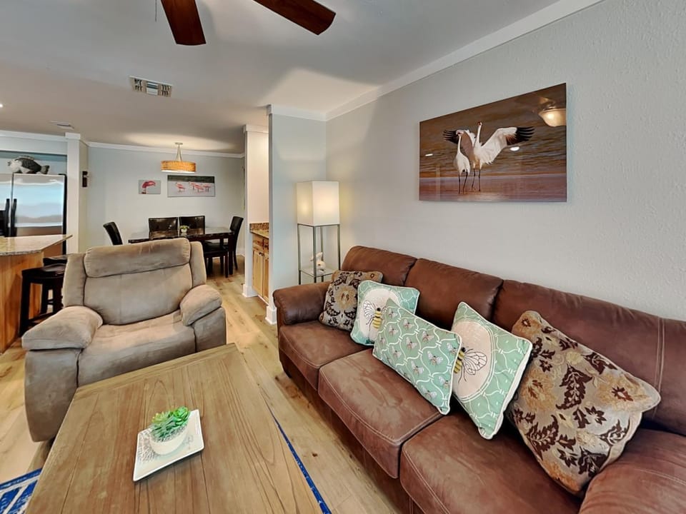 Living room, Seating area, furniture
