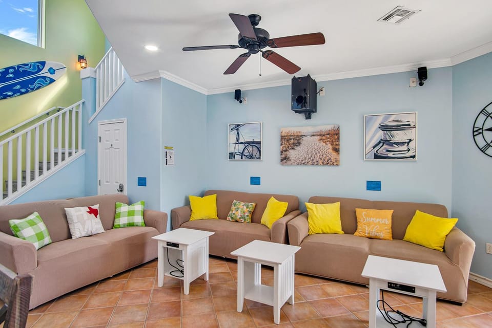 Living room, Seating area, furniture