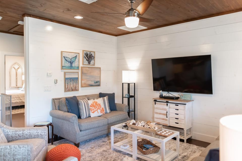 TV and multimedia, Living room, Seating area, furniture