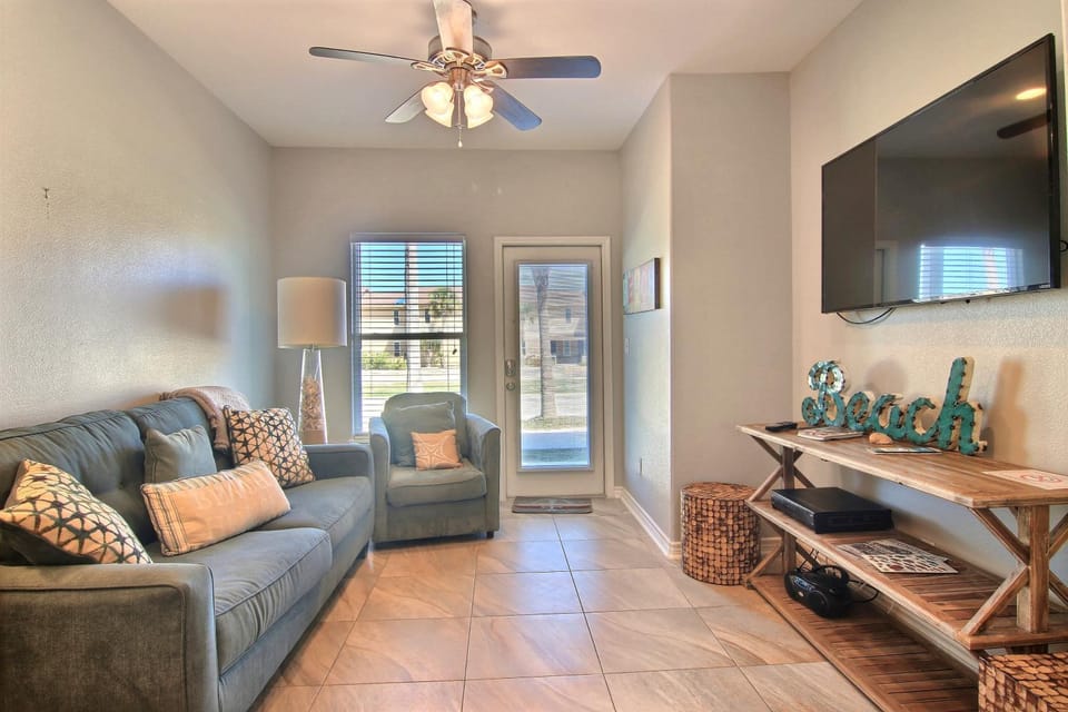 TV and multimedia, Living room, Seating area, furniture, air conditioner