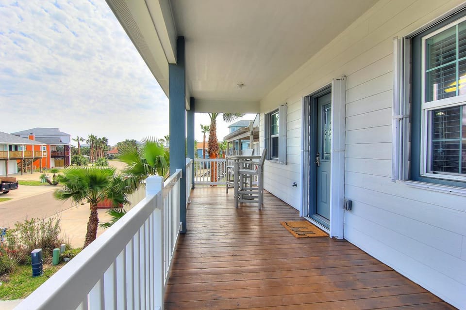 Neighbourhood, Balcony/Terrace, Seating area