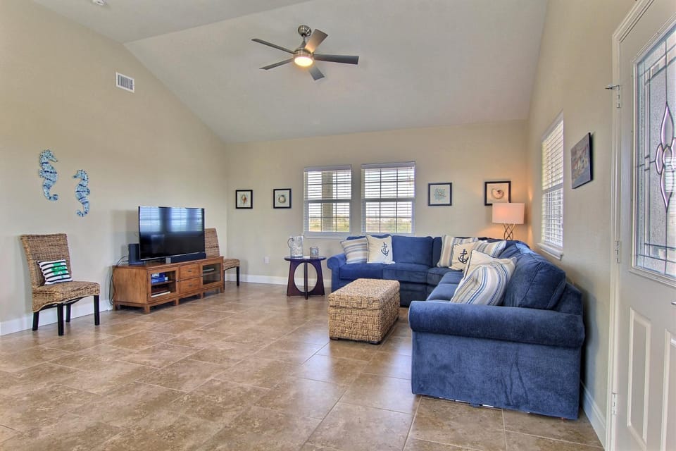 TV and multimedia, Living room, Seating area, furniture