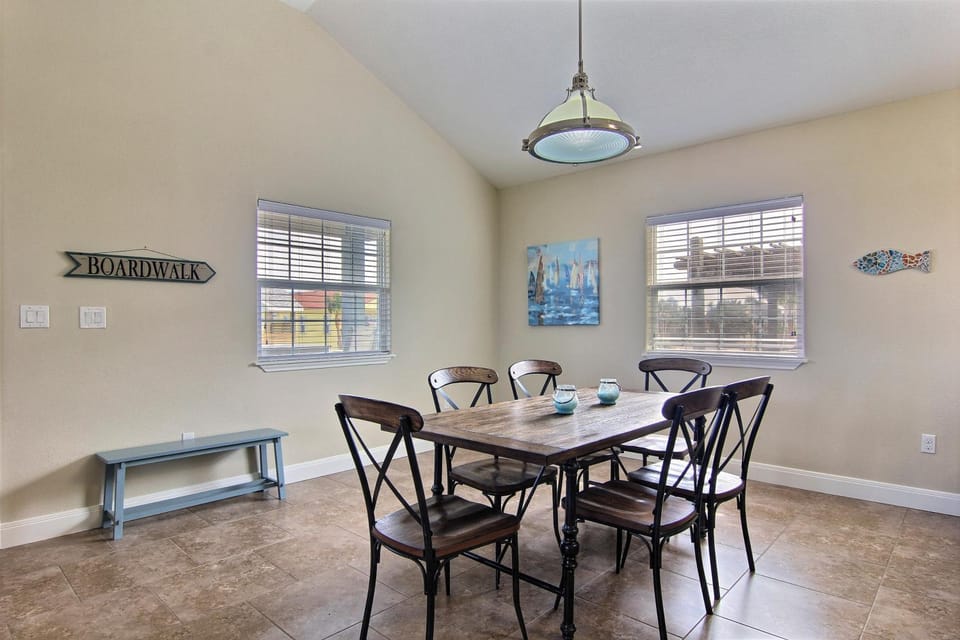 Seating area, Dining area, furniture