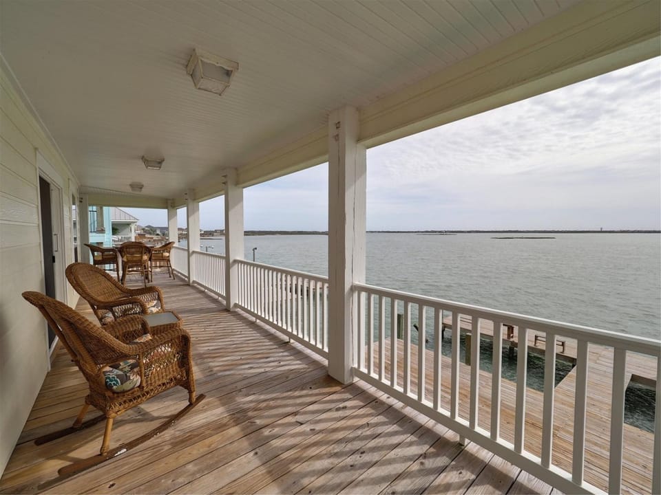 Balcony/Terrace, Seating area, Lake view, River view, furniture
