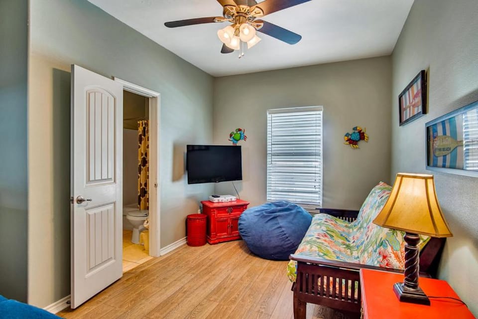 TV and multimedia, Seating area, furniture, air conditioner