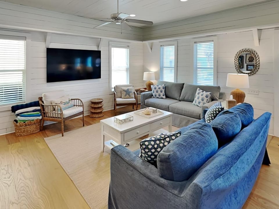 TV and multimedia, Living room, Seating area, furniture
