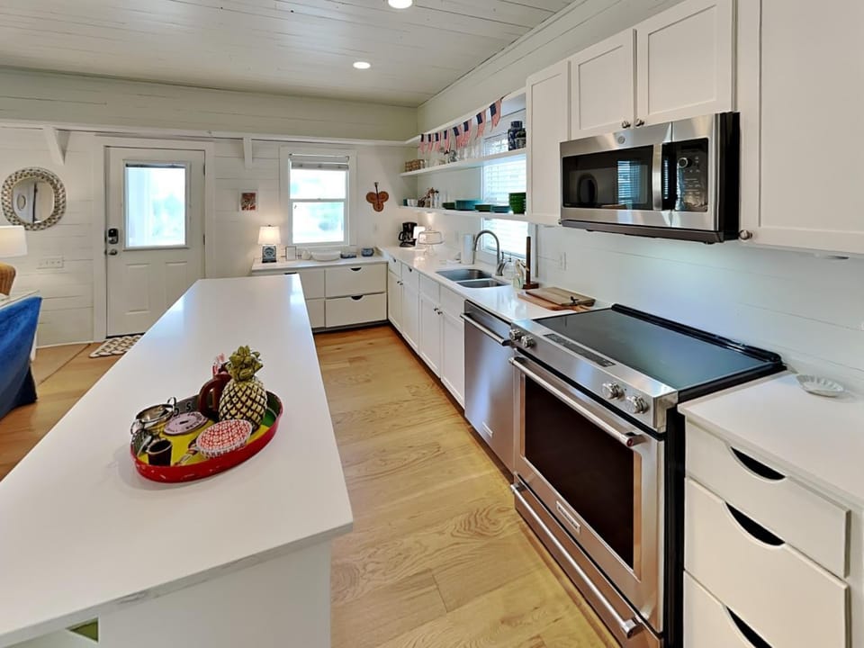 Kitchen or kitchenette, microwave, oven, stove, kitchen