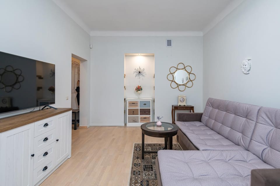 Communal lounge/ TV room, TV and multimedia, Living room, Seating area, Evening entertainment