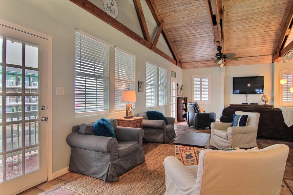 TV and multimedia, Living room, Seating area, furniture