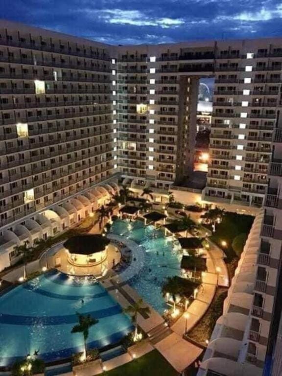 SHELL RESIDENCE c12 NEAR AIRPORT SHORWALK TO MALL OF ASIA Apartment in Pasay
