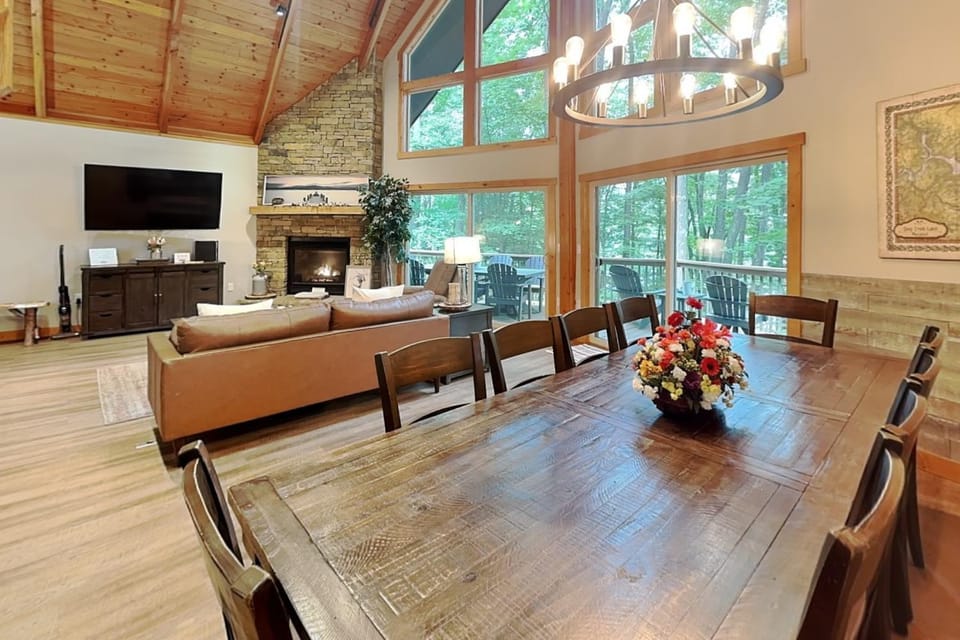 TV and multimedia, View (from property/room), Balcony/Terrace, Living room, Seating area, Dining area, Garden view, fireplace, furniture