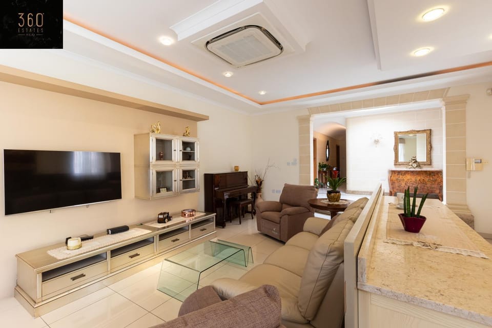 LUX VILLA with amazing BBQ, Pool Area & WIFI by 360 Estates Apartment in Malta