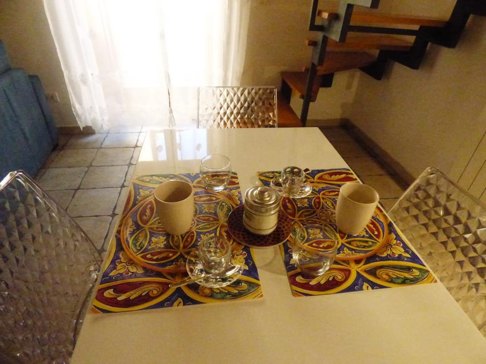 Living room, Dining area, Breakfast