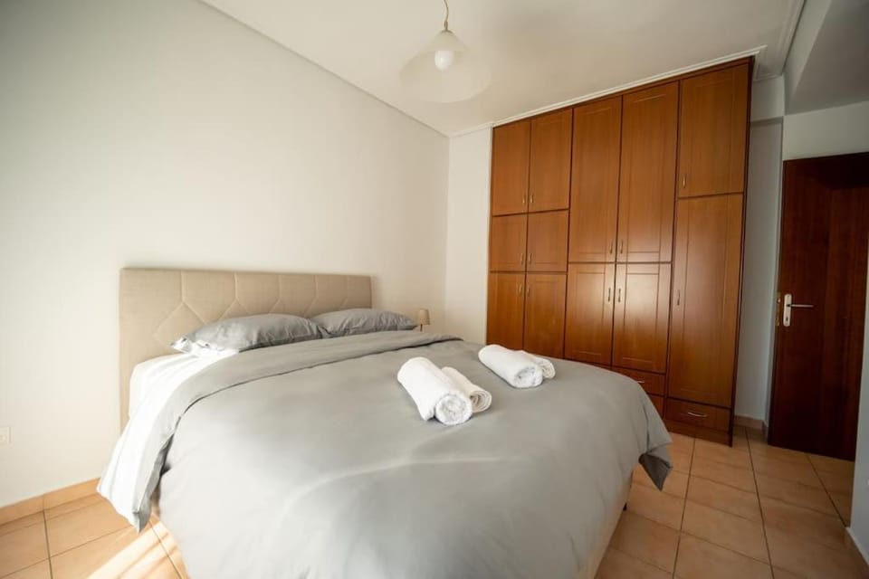 Bed, Bedroom, towels, wardrobe