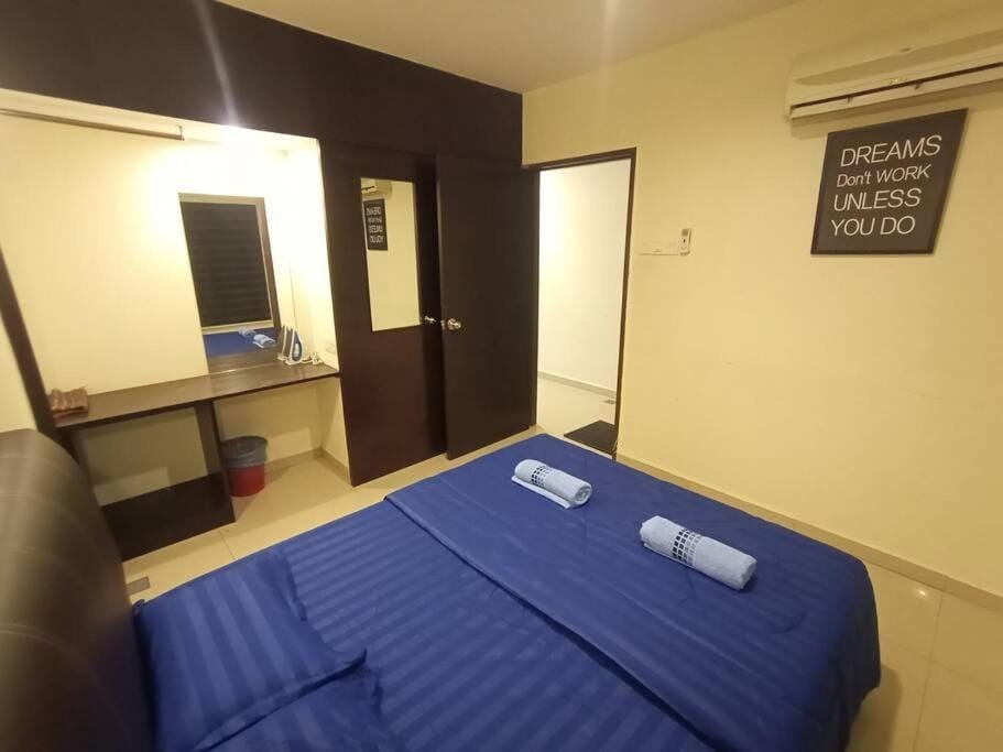 Bed, Photo of the whole room, Bedroom, towels, air conditioner