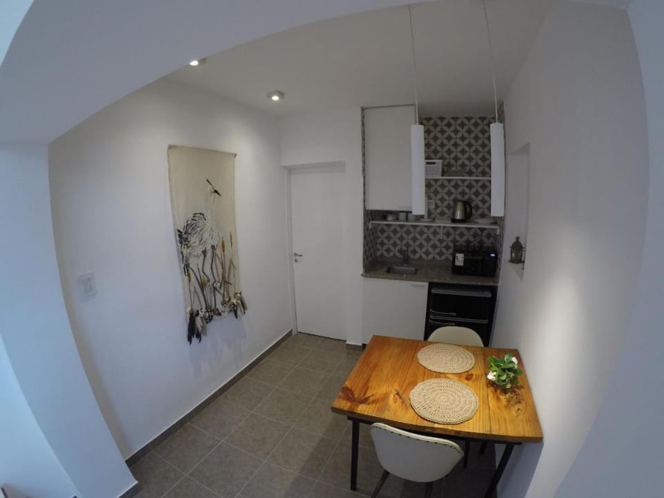 Kitchen or kitchenette, Dining area, minibar