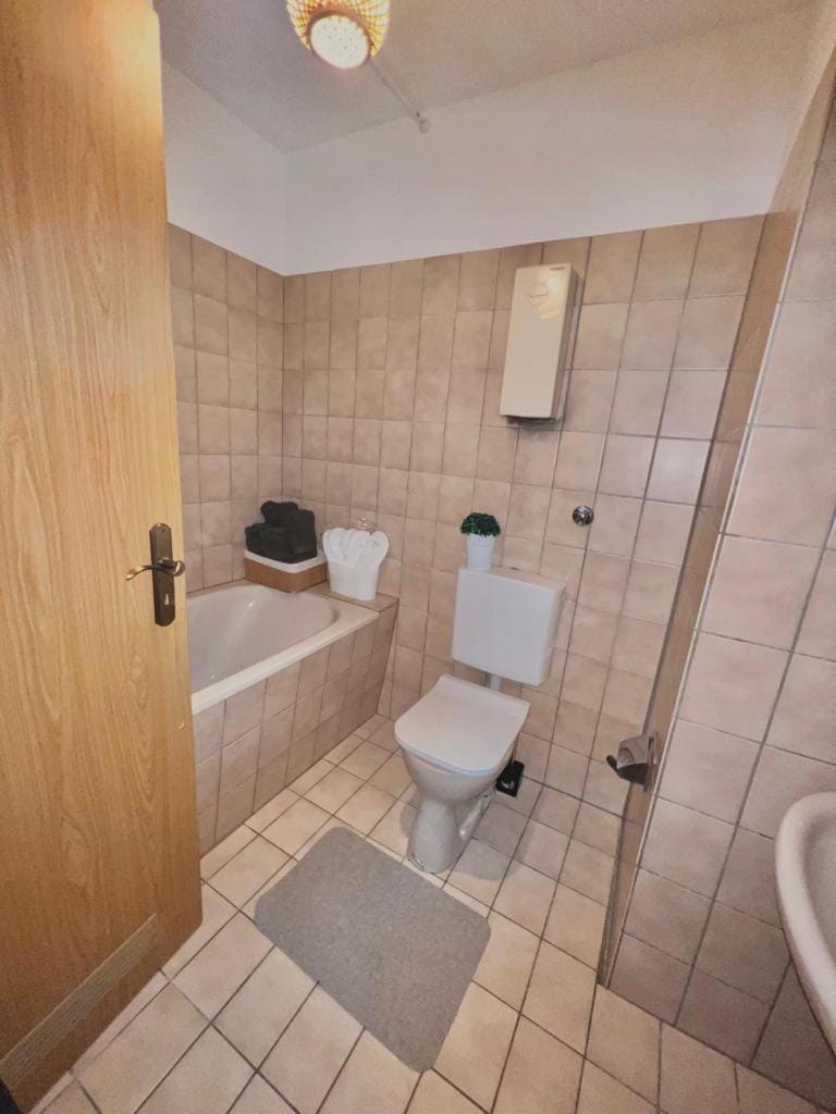 Toilet, Bathroom, Bath