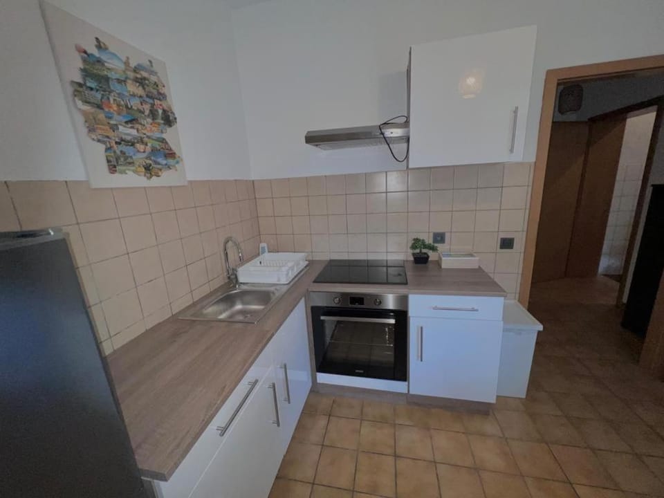 Kitchen or kitchenette, pet friendly, stove