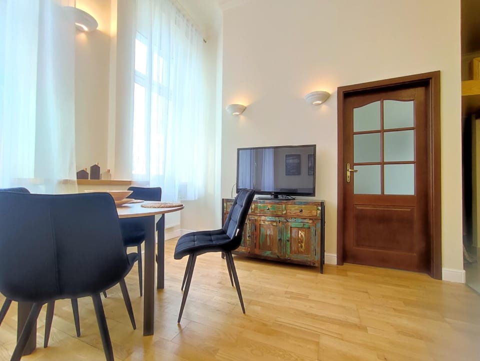 TV and multimedia, Dining area