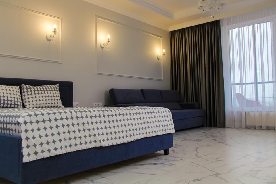 Bed, Living room, Photo of the whole room, Seating area, Bedroom