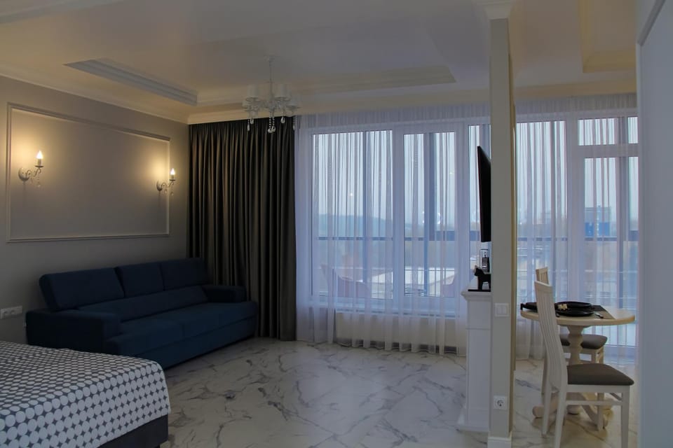Bed, Photo of the whole room, Seating area, Bedroom