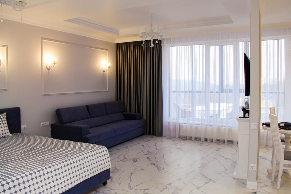 Bed, Living room, Photo of the whole room, Seating area, Bedroom