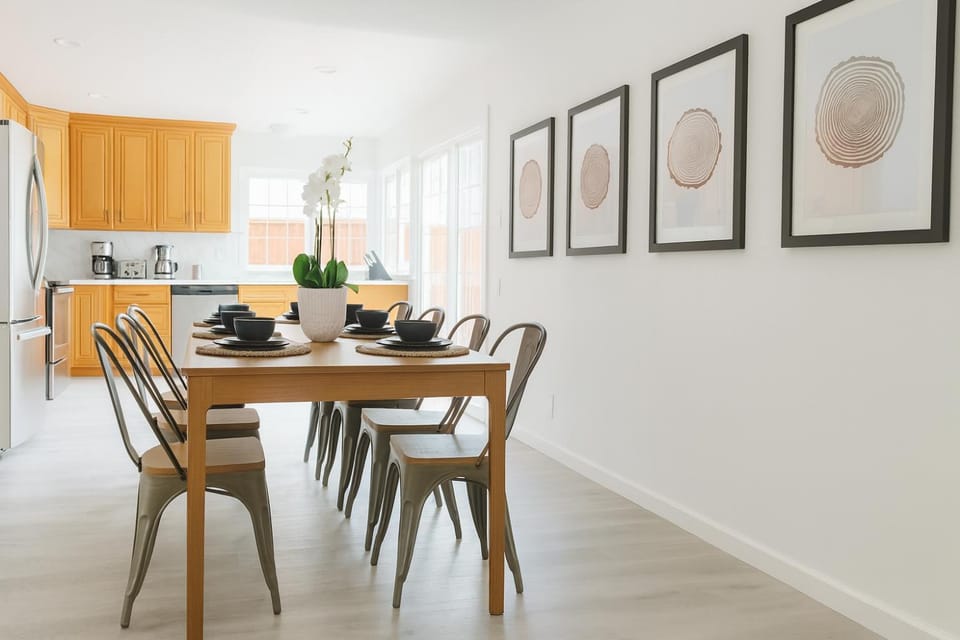 Decorative detail, Seating area, Dining area