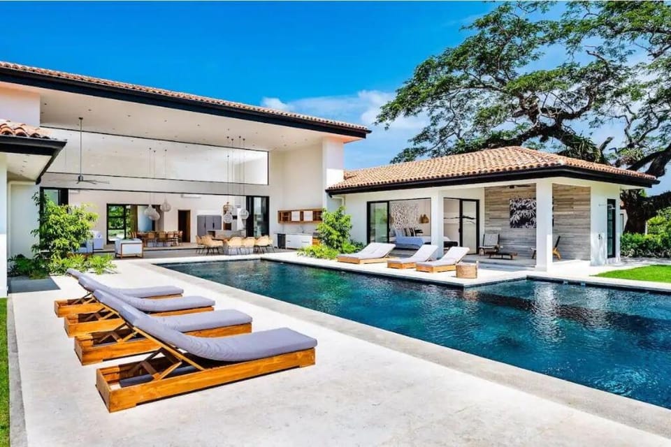 Pool view, Swimming pool, sunbed