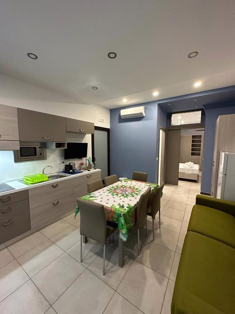 Kitchen or kitchenette, Seating area