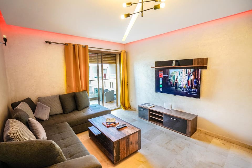 Bed, TV and multimedia, Living room