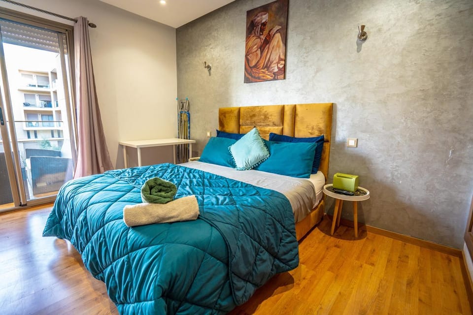 Bed, towels