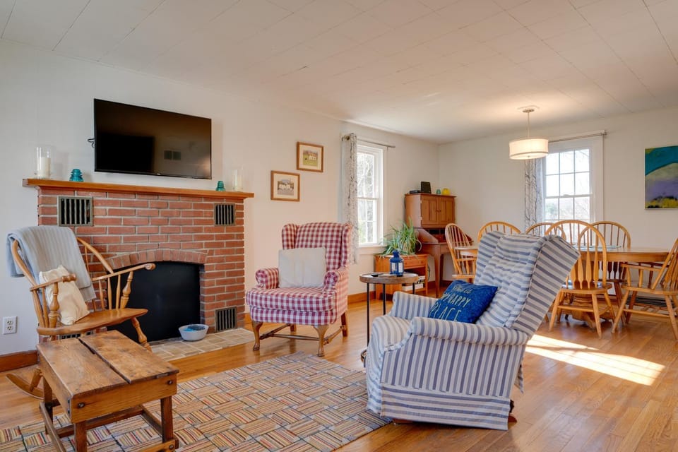 Walk to Village! Family-Friendly Gem in East Burke House in East Burke