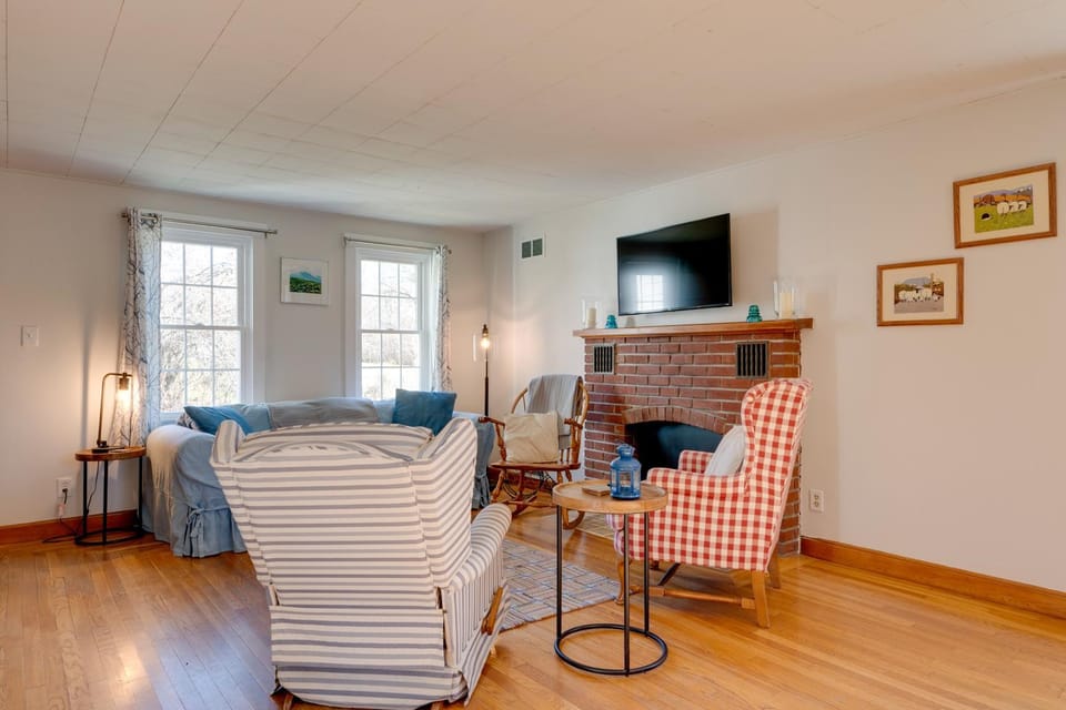 Walk to Village! Family-Friendly Gem in East Burke House in East Burke
