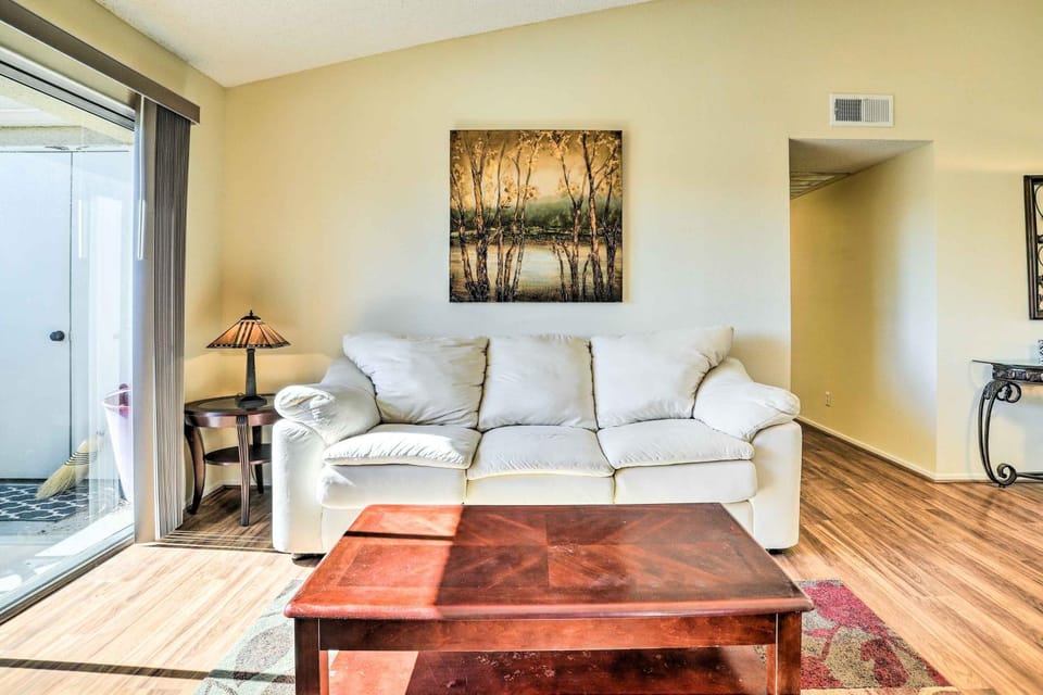 Steps to Pool & Spa: Palm Desert Condo House in Indian Wells
