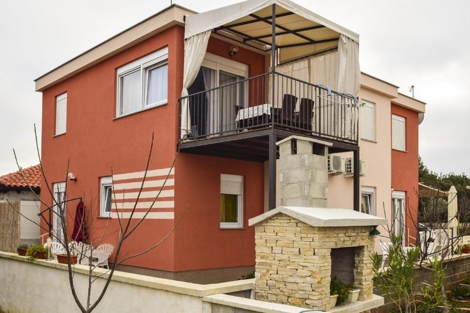 Property building, Facade/entrance, Off site