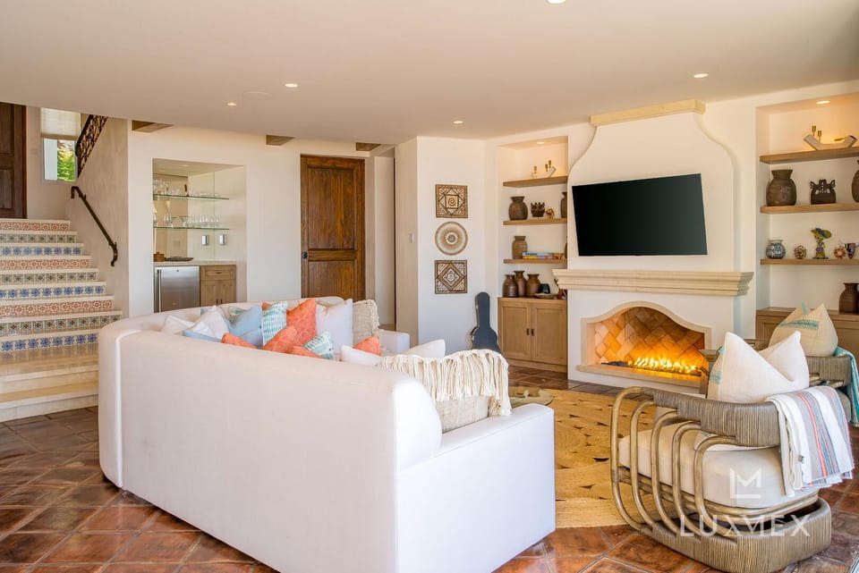 Beautiful 5 Bd Villas Del Mar Villa Staffed & Steps from the Beach Villa in Baja California Sur