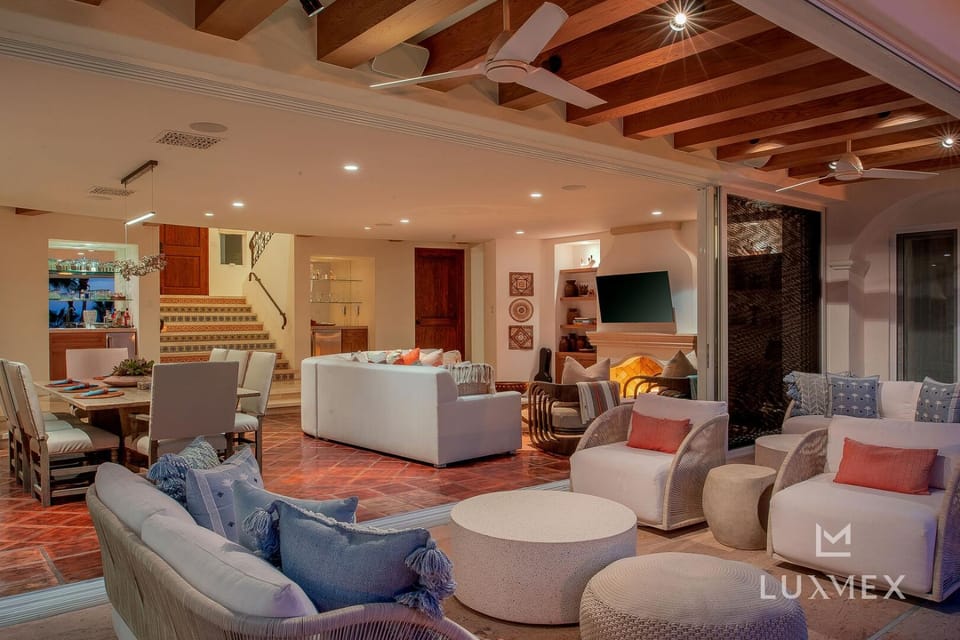 Beautiful 5 Bd Villas Del Mar Villa Staffed & Steps from the Beach Villa in Baja California Sur