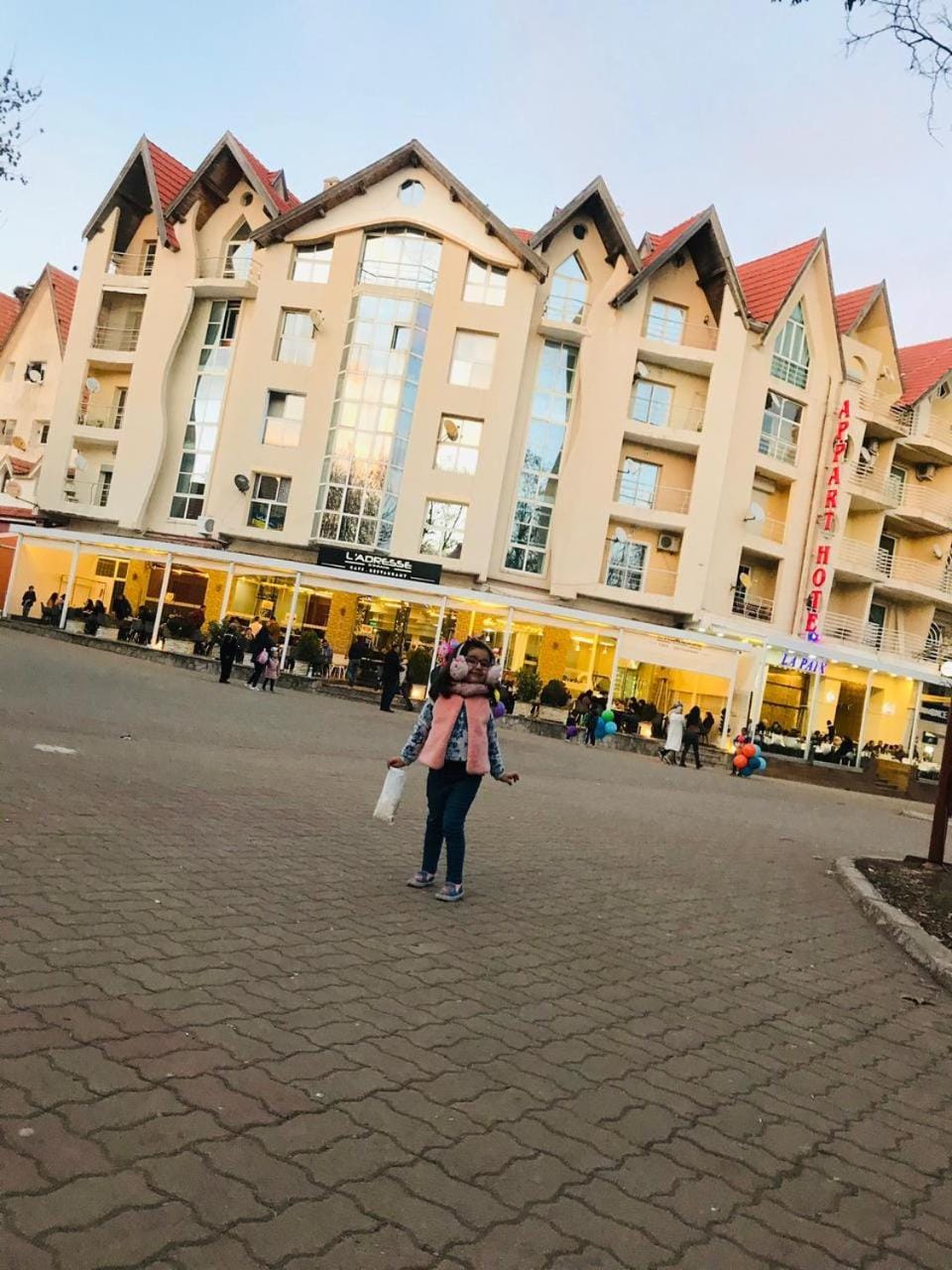 Property building, Restaurant/places to eat